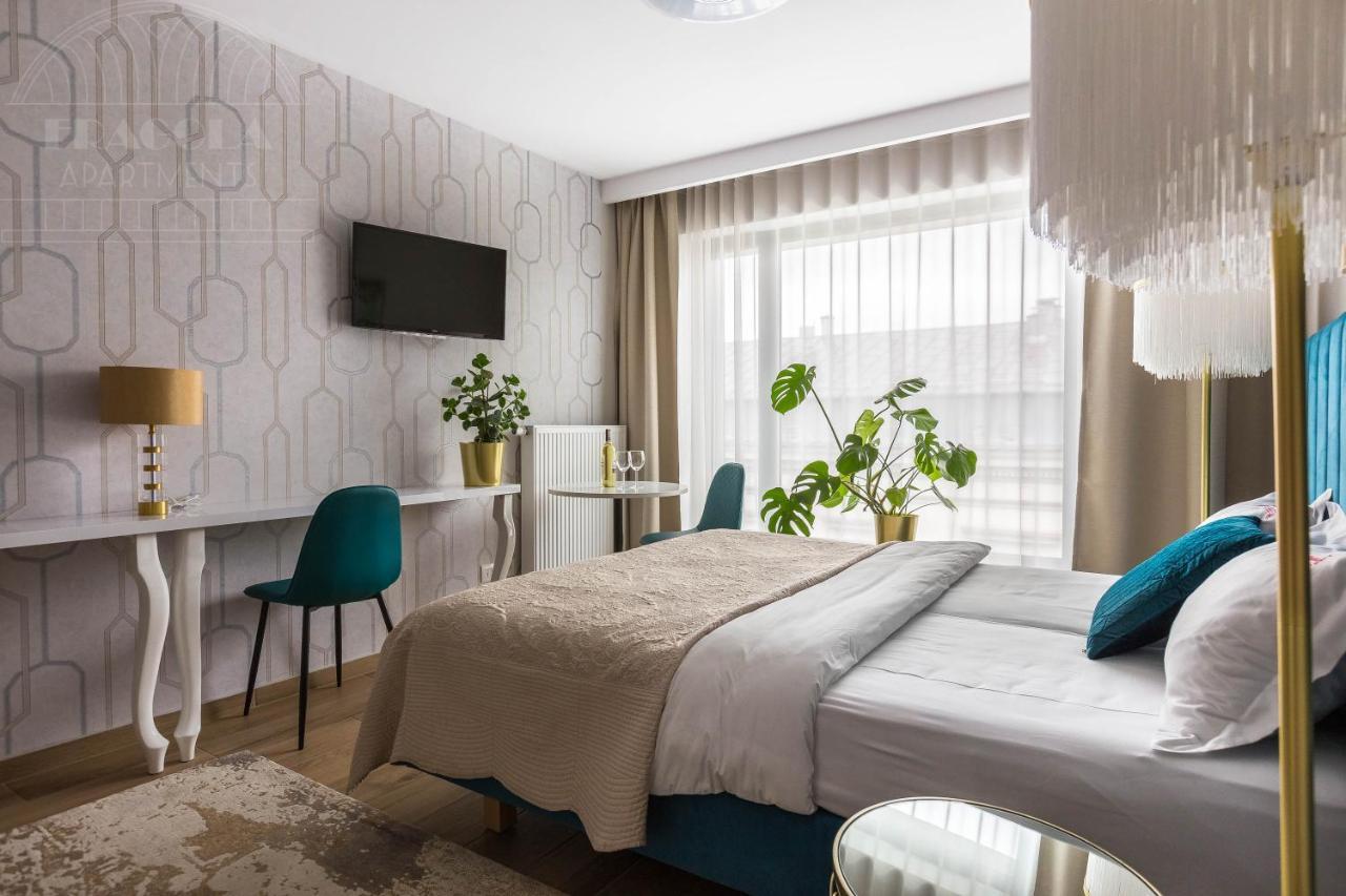 Apartment Modern View Of Planty Park