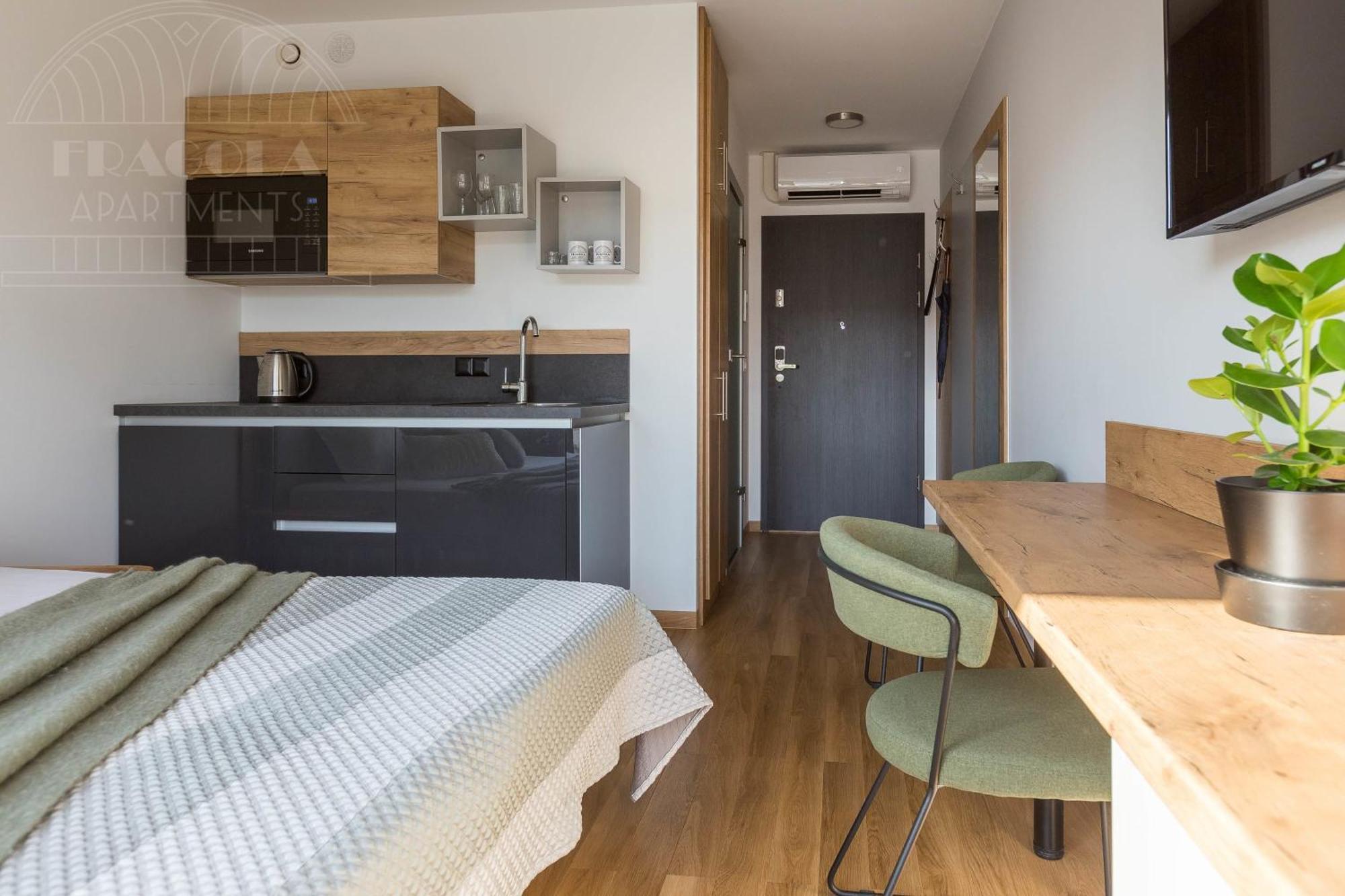 Apartment Modern View Of Planty Park